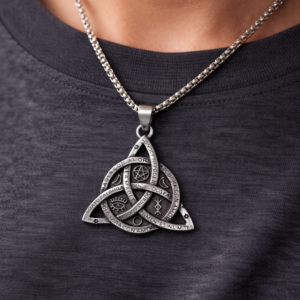 Collar de Acero con dije de Trisqueta Celta