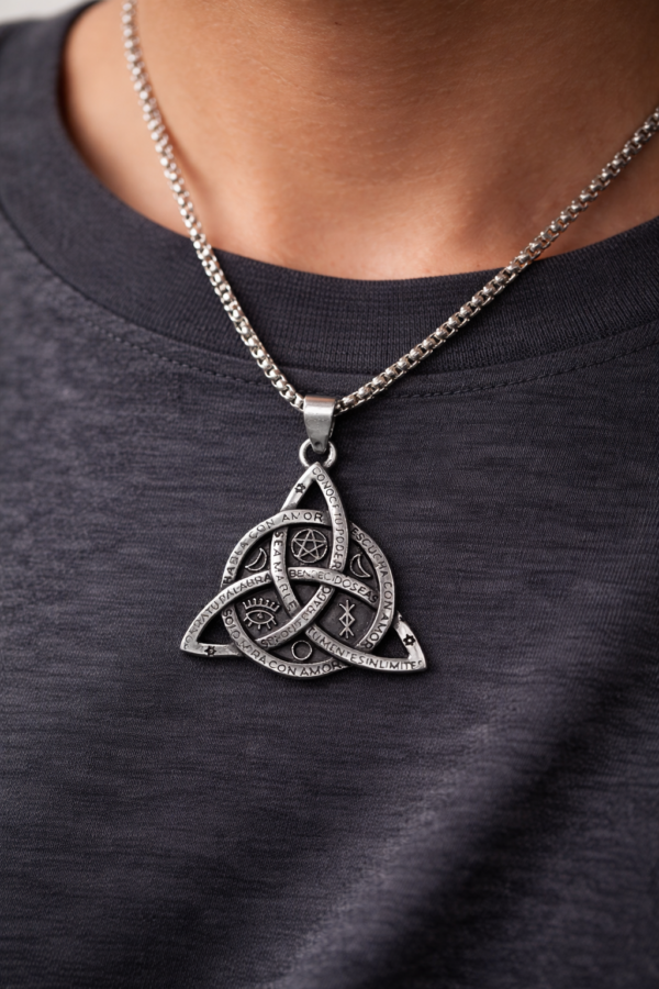 Collar de Acero con dije de Trisqueta Celta