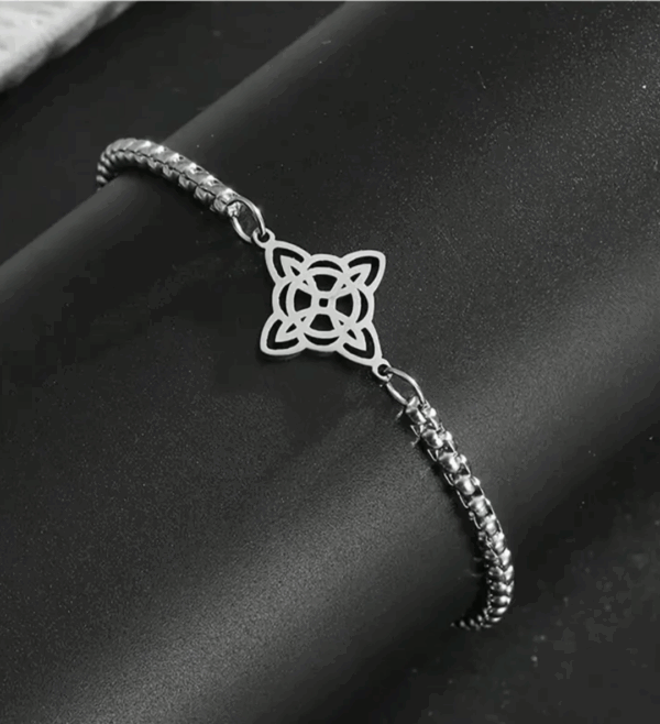 Elegante pulsera de acero con Nudo de Bruja