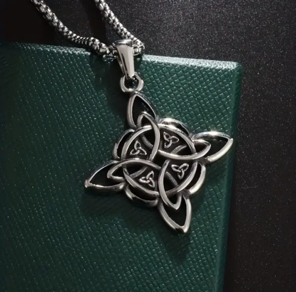 Collar de acero Nudo de Bruja