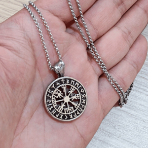Collar Brújula Vikinga Calada acero quirúrgico