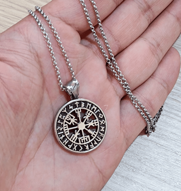 Collar Brújula Vikinga Calada acero quirúrgico
