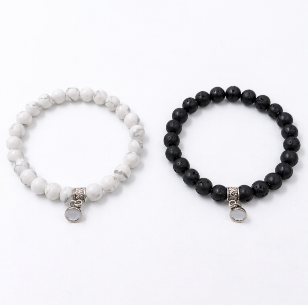 Set de pulseras elásticas con imán
Piedra natural de Howlita y Lava Volcánica 8mm
Ideal parejas o amigos - Imagen 3
