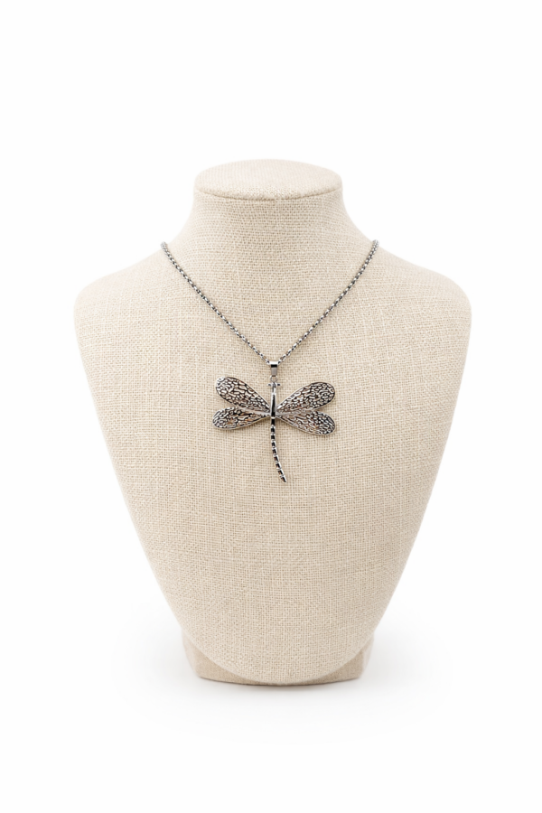 Collar Libélula en acero