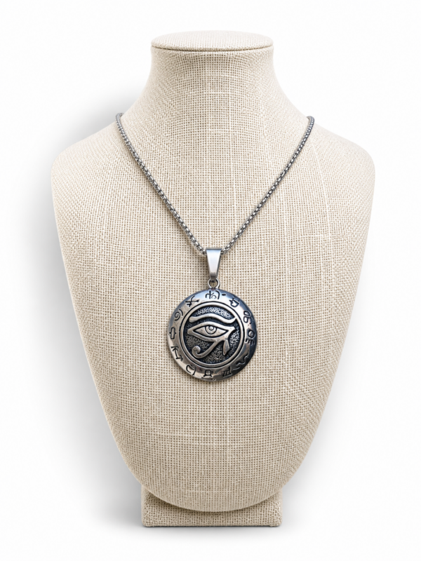 Collar Ojo de Horus en acero quirúrgico