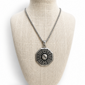 Collar Yin Yang con Pa Kua en acero quirúrgico