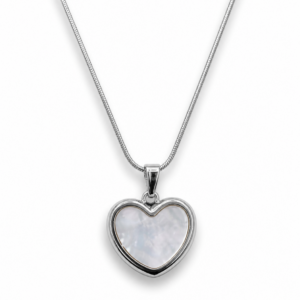 Delicado collar Corazón de Nacar en acero quirúrgico